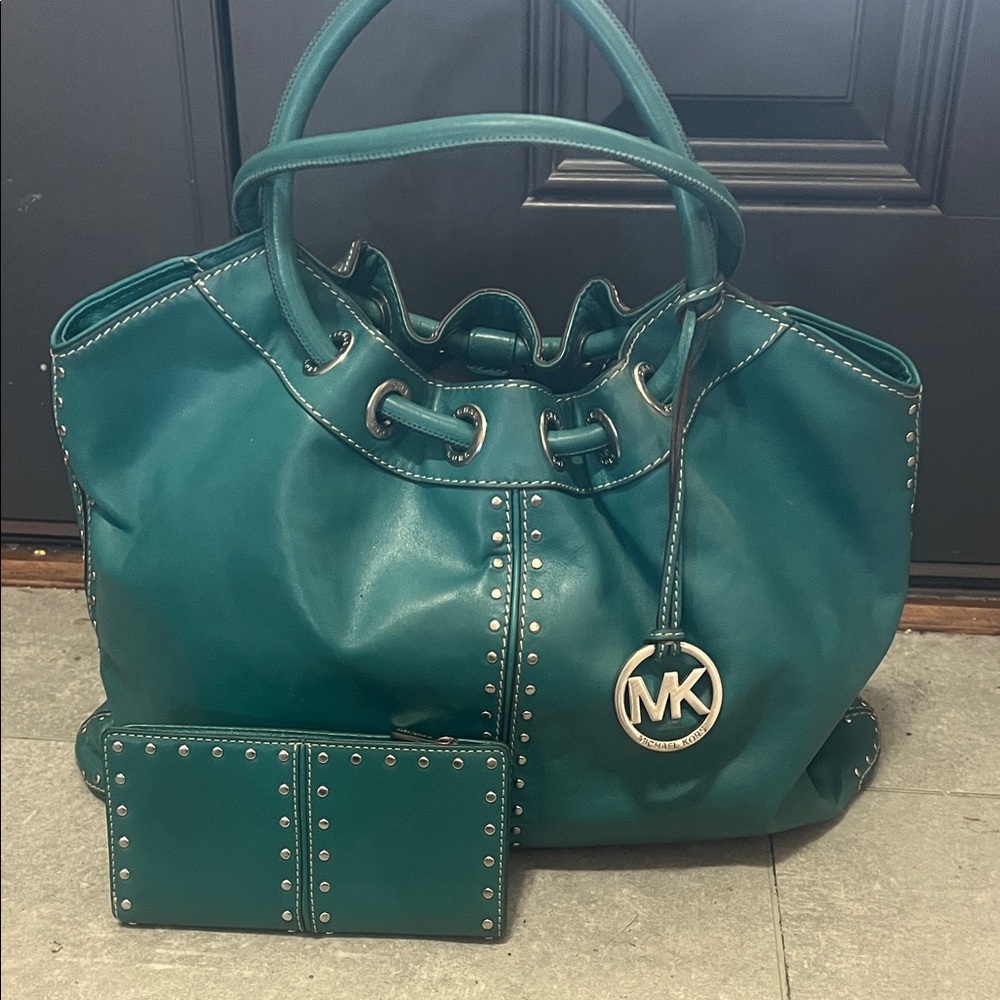 Like new! Michael Kors Astor Ring Studded Bag with Matching Wallet